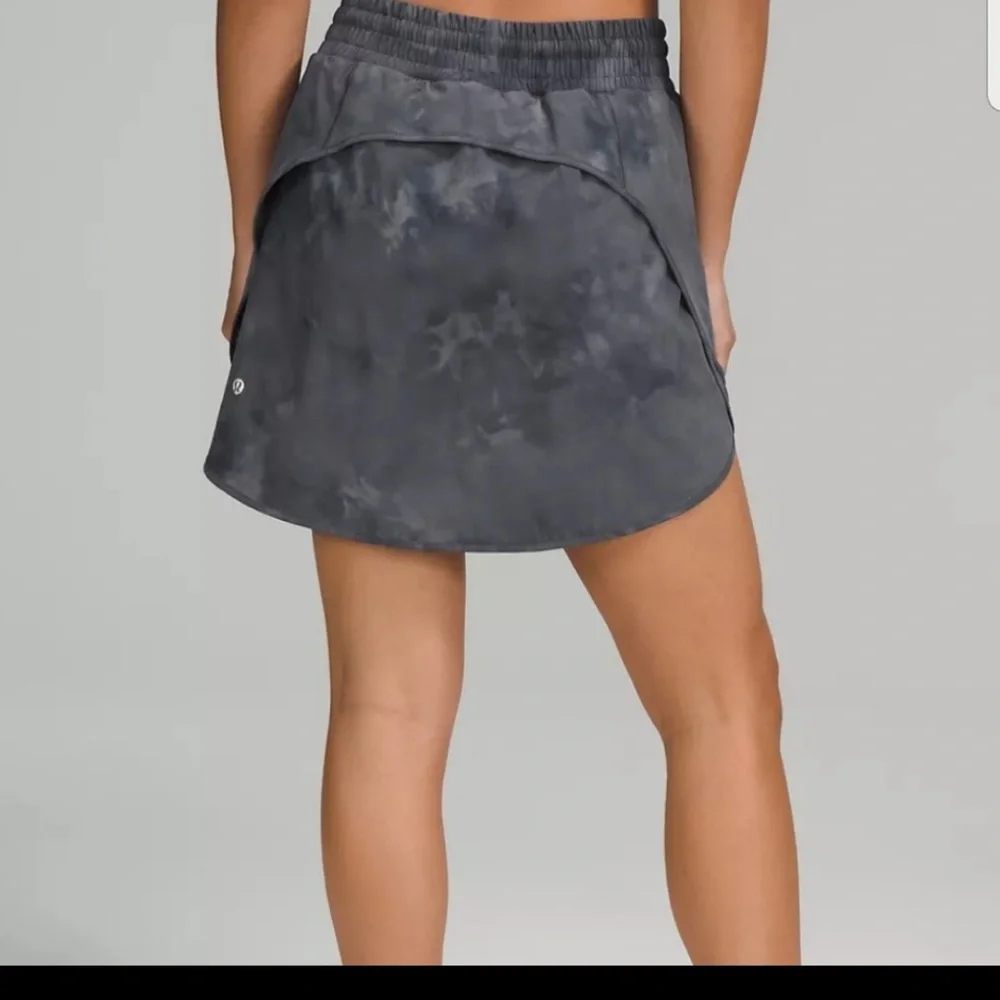 Lululemon Brand New w/Tags, Lulu Hotty Hot HR Shirt with Built In Shorts! - Picture 4 of 10